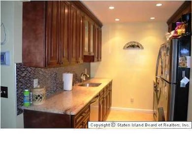 37 Country Dr E unit 80, Staten Island, NY 10314 - photo 4