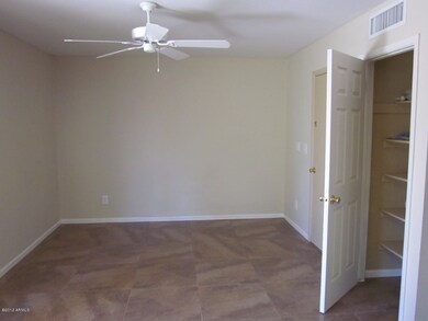 Eat-in kitchen w/pantry