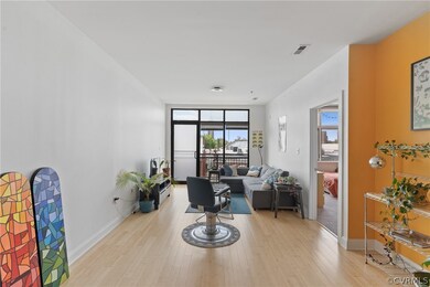 Sitting room with light hardwood / wood-style floo