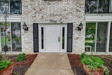 1530 Golf View Rd unit B, Madison, WI 53704 - photo 3