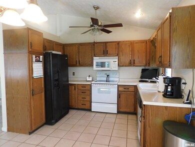 2741 W 37th St, Davenport, IA 52806 - photo 6