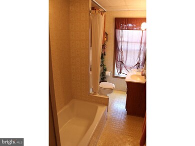 3326 Earl St, Reading, PA 19605 - photo 7