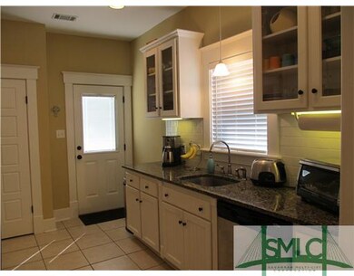 Kitchen. Beautiful granite counters