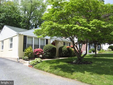 5203 Arrowhead Ln, Drexel Hill, PA 19026 - photo 2
