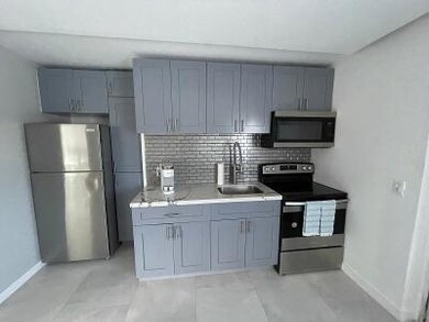 2201 Greene St unit 5, Hollywood, FL 33020 - photo 3