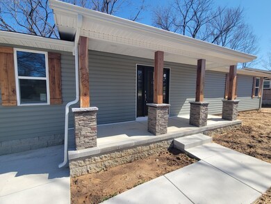 210 Bell St, Manchester, TN 37355 - photo 2