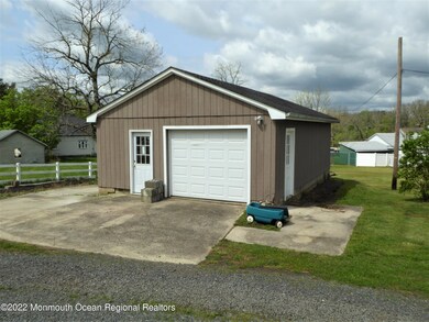 Oversized garage with electric