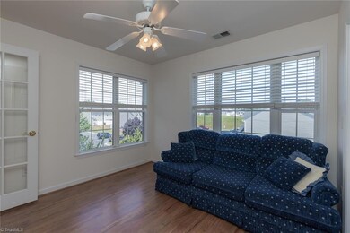 Could this be your new office or craft room? The possibilities are endless.