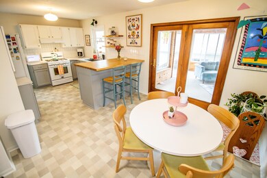 1530 Maxine Ave, Waterloo, IA 50701 - photo 4