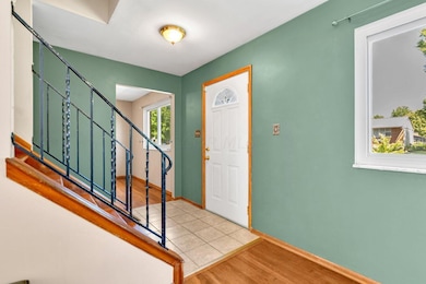 1503 Thurell - Entry