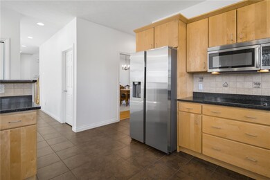 kitchen to living rm
