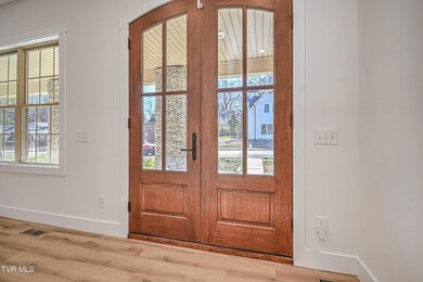 110 W Chestnut JC-11