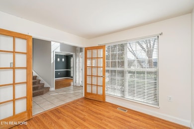 7-web-or-mls-11005 Walnut Creek Lane-8