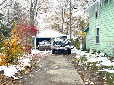 511 Maple St, Three Rivers, MI 49093 - photo 3