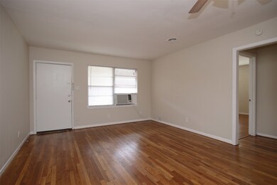 8807 Timberside Dr unit 7, Houston, TX 77025 - photo 2