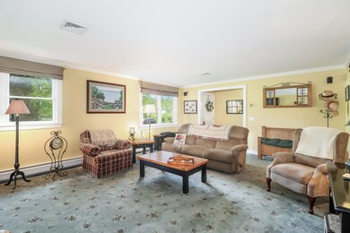 25 South End Court - Living Room