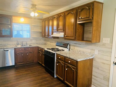 1913 W Bond St, Denison, TX 75020 - photo 7