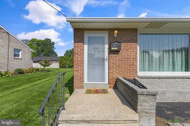 201 W Elm St, Palmyra, PA 17078 - photo 2