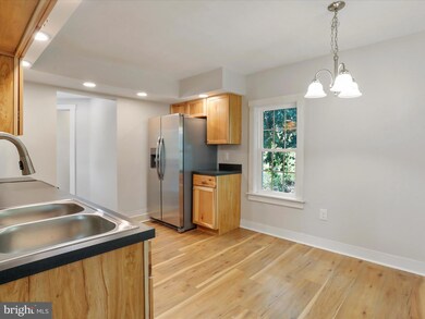 156 E North St, Strasburg, VA 22657 - photo 7