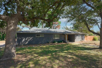 904 Scott Dr, Hurst, TX 76053 - photo 3