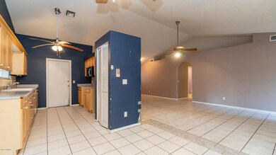 721 E Brooks St-7