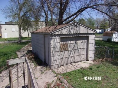 2038 Maple St, Des Moines, IA 50317 - photo 6