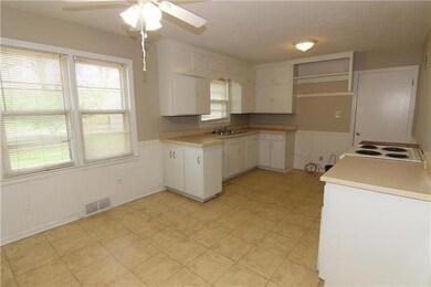 12208 W 55th St, Shawnee, KS 66216 - photo 4