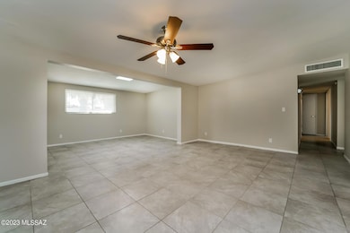 004-photo-living-room-10593080