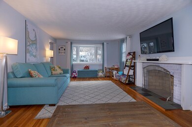 39 Woodrow St, Hudson, MA 01749 - photo 3