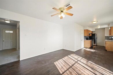 10634 Onslow St, Houston, TX 77016 - photo 4