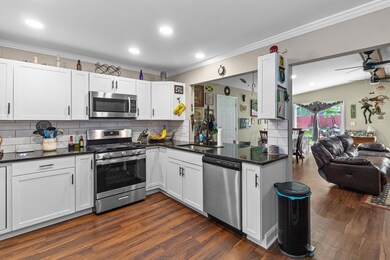 565 S Kellner Rd (6)