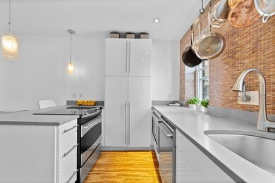 112 Prince St unit 4, Boston, MA 02113 - photo 2