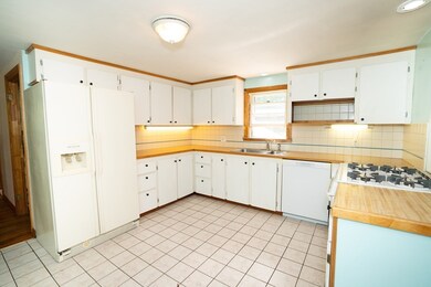 8 Clayton Rd, Middleboro, MA 02346 - photo 2