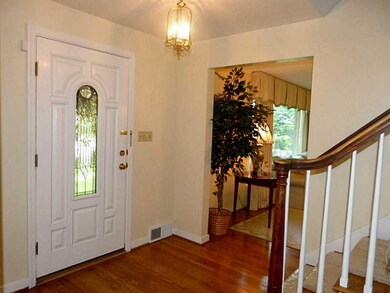 Entry/Foyer.