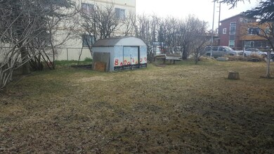 424 N Flower