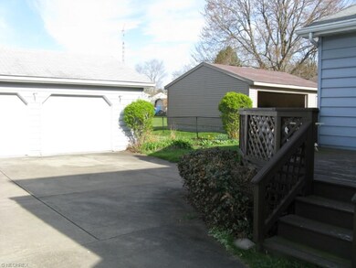 588 Idora Ln, Struthers, OH 44471 - photo 2