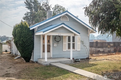 915 Orondo Ave, Wenatchee, WA 98801 - photo 2