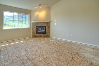 Living Room/Fireplace