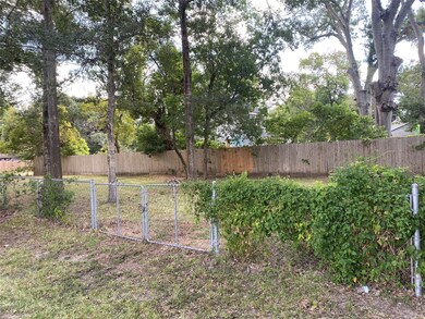 208 N Durant St, Alvin, TX 77511 - photo 7