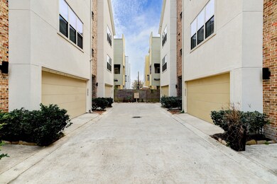 Jefferson court is a small, conveniently located c