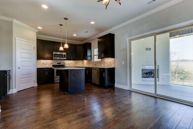 HH259 Dining to Kitchen