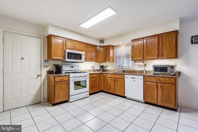 2430 Autumn View Way, Parkville, MD 21234 - photo 4