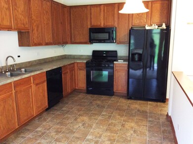 2282 Flagstone Ln unit 601, Carpentersville, IL 60110 - photo 2