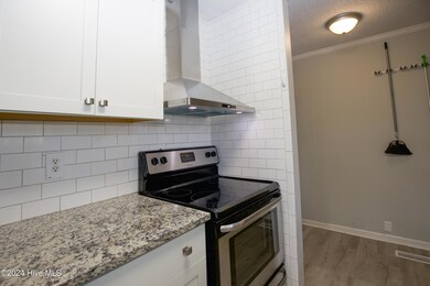 109 Meredith St-18