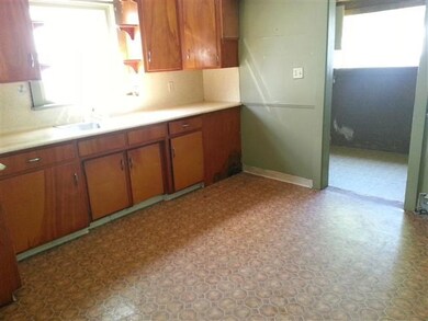 513 W South St, Bluffton, IN 46714 - photo 5