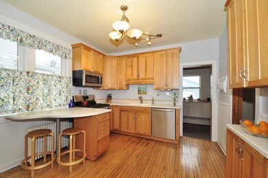 314 W Ridgeland Ave, Waukegan, IL 60085 - photo 7