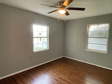 4914 Meadow Park Dr, Houston, TX 77048 - photo 4