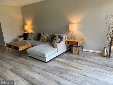 3105 Buccaneer Ct unit 202, Fairfax, VA 22031 - photo 3