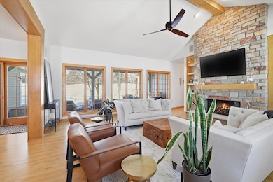 601 N Thornbush Cir, Hartland, WI 53029 - photo 7