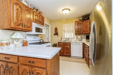 108 Walnut Dr, Newton, IA 50208 - photo 4